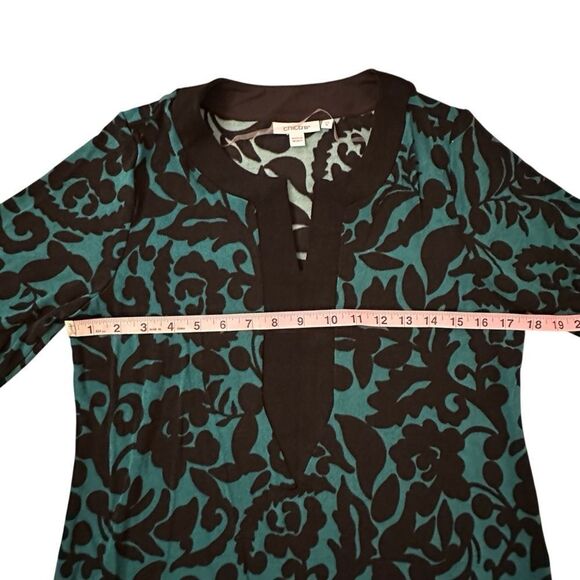 Chico’s ~ Women’s Green and black burnout tunic~ side slit hem ~ size 1/US M - Picture 6 of 11